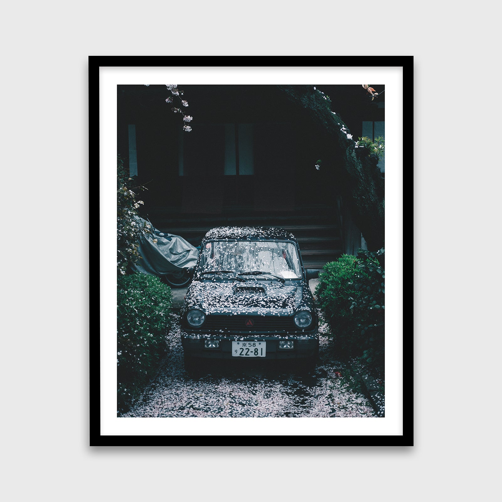 Car in Nakagyō-ku_20x24_Black Frame